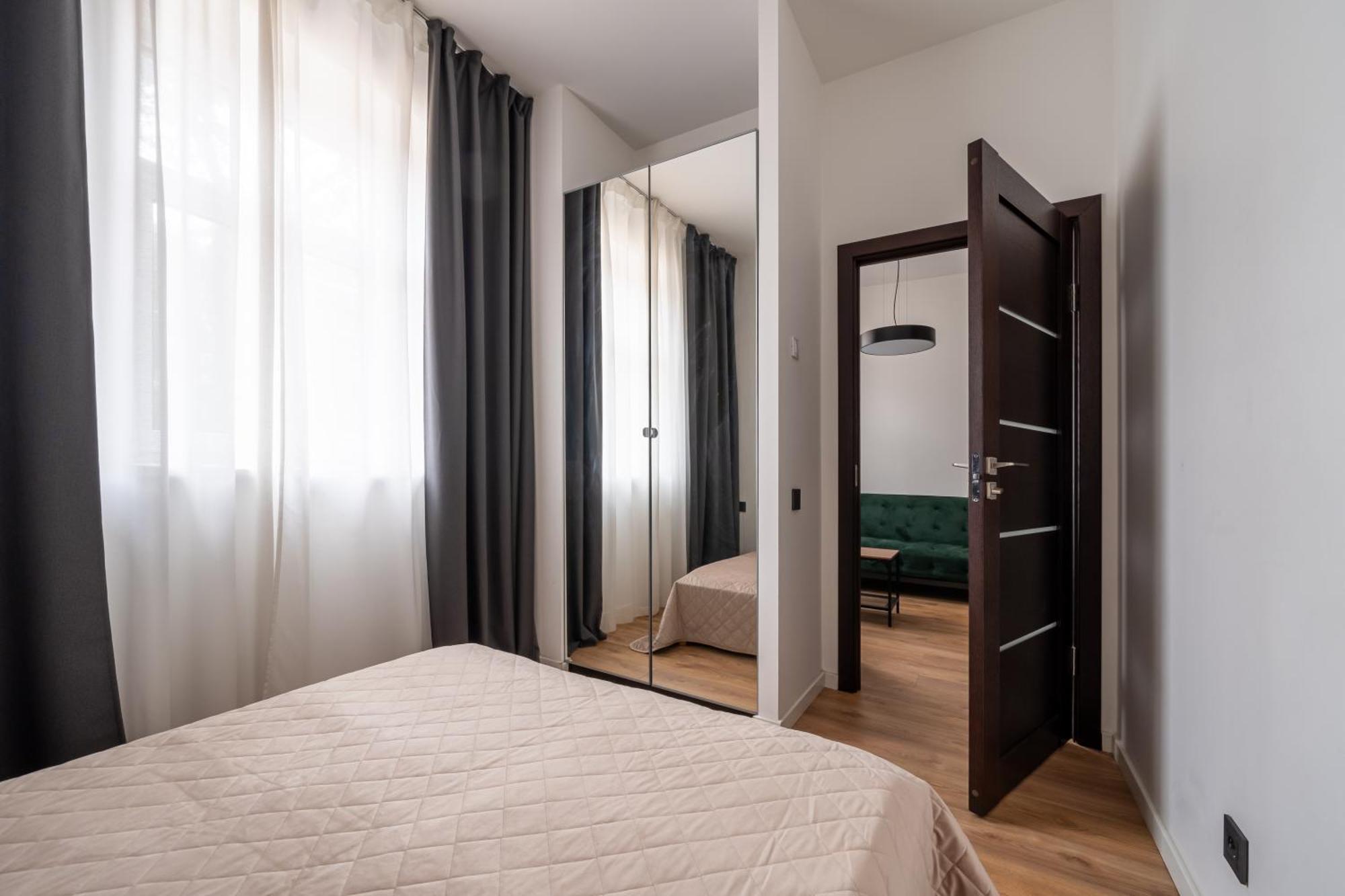 Lienes Iela Gem 1Br Apartment With Fireplace In Historic Unesco Center Rīga Exterior foto